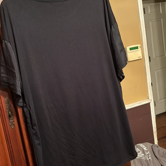 Adorable and Edgy ladies size L tshirt dress with decorative lady - Picture 5 of 7